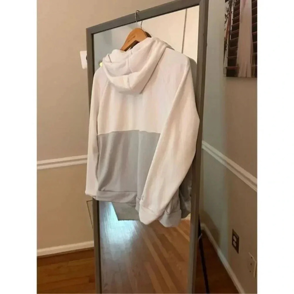 Underarmour Loose Fitted Hoodie Sweater Size Medium - Picture 2 of 3